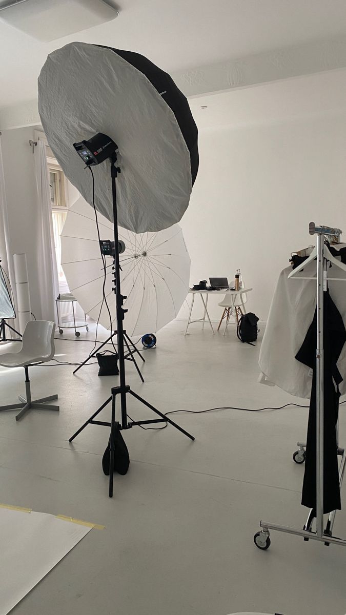 White studio, umbrella lighting